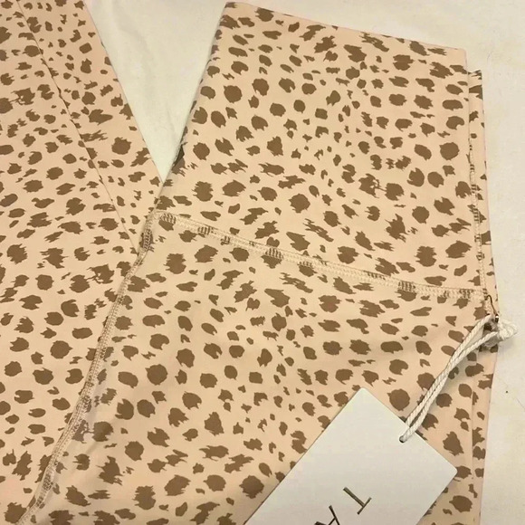 Cream Leopard Print Women's Leggings - Picture 2 of 5